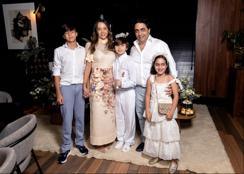 #PrimeiraEucaristia - Um click do fofo Guilherme, que recebeu o sacramento da Primeira Eucaristia e comemorou em família. Ele é filho dos oftalmologistas Weika Eulálio Santos Castro & Thiago Castro com os irmãos Bernardo e Melissa. Chics!!! - (Manu e Pablo)