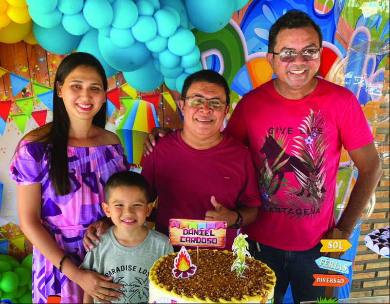 Locutor Cardoso e a esposa Fernanda e o filho. - (Daniel Cardoso)