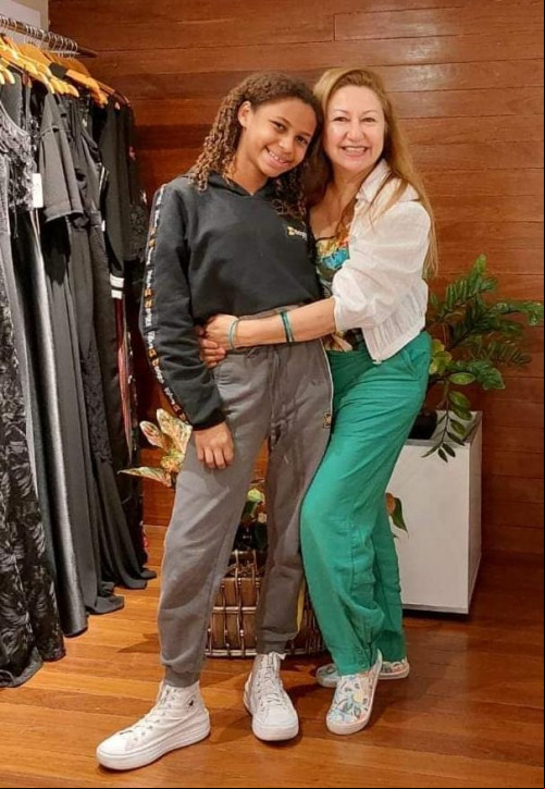 #Feliz2024 - Para as queridas Cristal com a madrinha a empresária Pastora de Brito - by Alpha Modas Teresina. Chics!!! - (Divulgação)