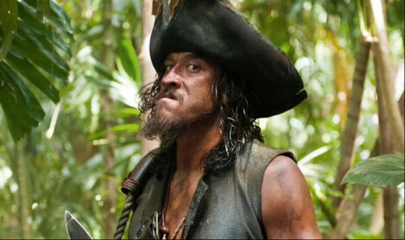 Ator de "Piratas do Caribe" morre após ser atacado por tubarão no Havaí