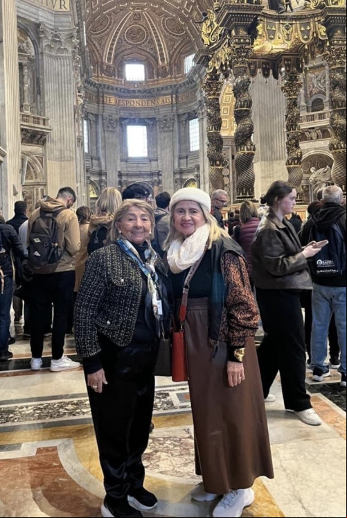 #Internacional - Um click das queridas irmãs Fátima Oliveira Simeão e Osmarina Oliveira curtindo viagem internacional animada. Chics!!! - (Arquivo Pessoal)