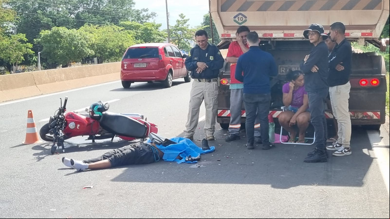 Jovem de 19 anos morre após colidir em traseira de caminhão na BR-316, em Teresina