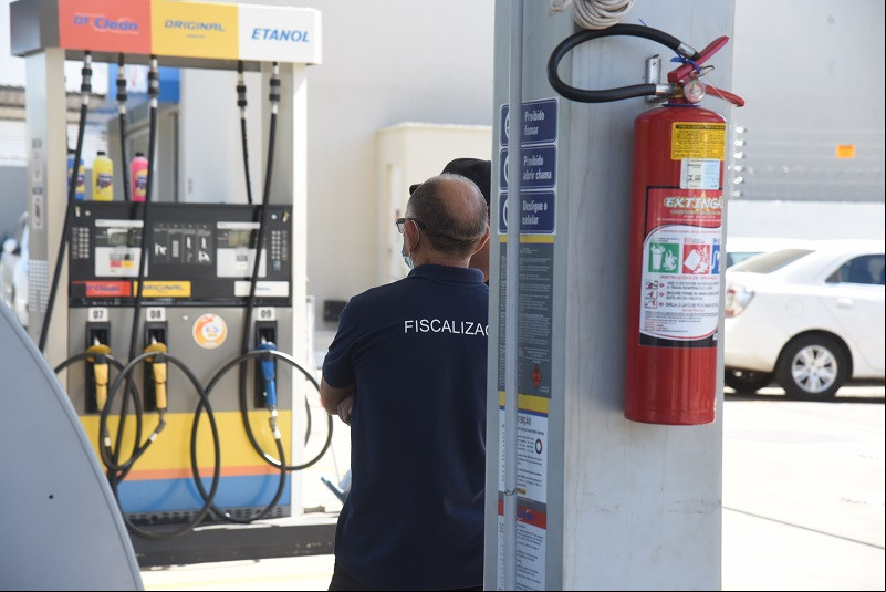 Operação Petróleo Real: seis postos de combustíveis são interditados em Oeiras e região