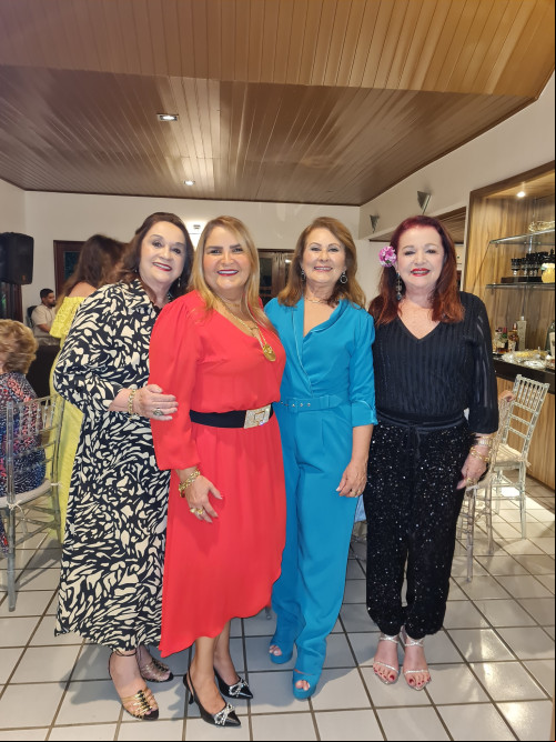 Um click das queridas Eliane Nogueira * Fernanda Carneiro *Ana Maria Rios e Ângela Arcoverde em reunião