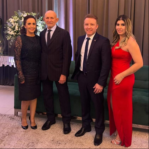 #Posse - Um click do desembargador Raimundo Alencar, a decoradora Maria Amélia Melo, o juiz Valdemir Ferreira e a empresária Érica Pinheiro em noite de posse. Chics!!! - (Arquivo Pessoal)