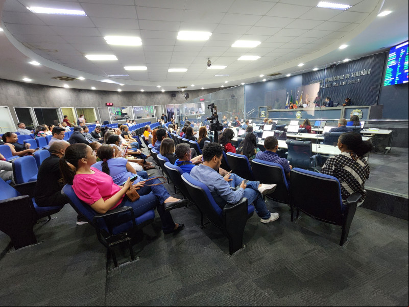 Enfermeiros durante protesto na Câmara Municipal de Teresina - (Tarcio Cruz/ O DIA)