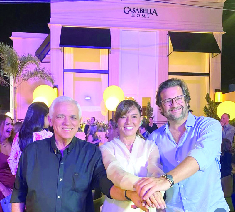 Themistocles Sampaio (vice-governador do Piauí), Ivanária Sampaio e Rodolfo Trussardi (executivo do Grupo Trousseau)durante reinauguração da Loja Casabella Home Exclusividade Trousseau. - (Arquivo Pessoal)