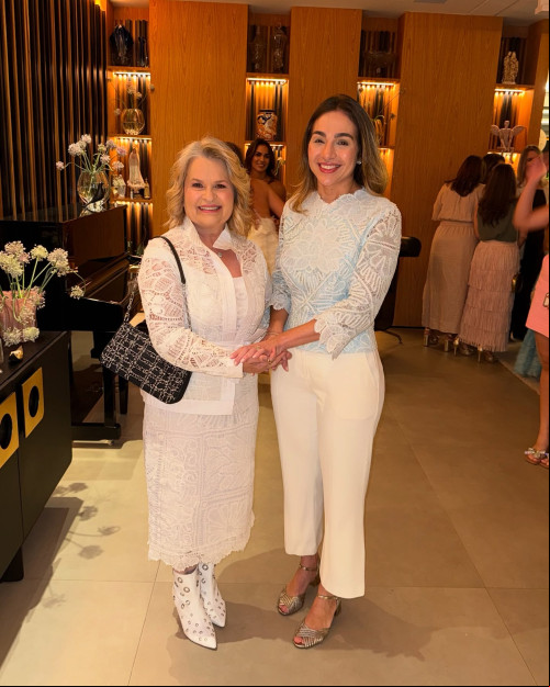 #Mulheres de Fibra - Um click das queridas a primeira dama do Estado do Piauí, Isabel Eulálio Araújo Fonteles com a empresária Ani Heinrich Sanders em noite de desfile da nova Coleção da Martha Medeiros. Chics!!! - (Arquivo Pessoal)