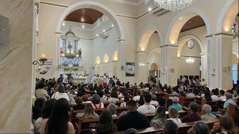 Missa teve início às 17h desta segunda (21) - (Victor Costa / O DIA TV )