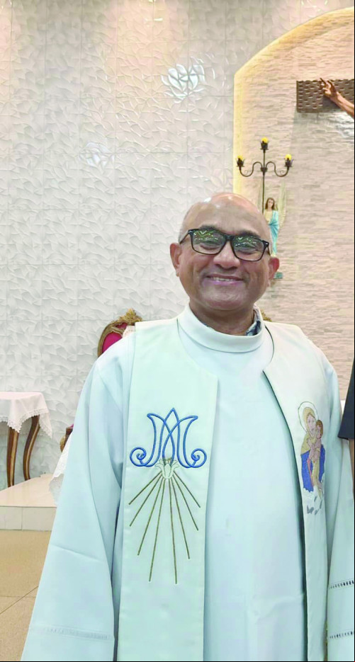 Após 12 anos a frente da Paróquia do Cristo Rei, padre Gilberto Freitas deixa a mesma, para assumir a Paróquia Menino Jesus de Praga no bairro Sacy no próximo dia 16 de fevereiro. - (Arquivo Pessoal)