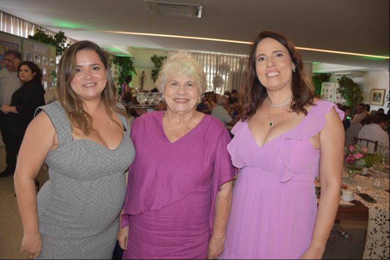 #Comemoração - Um click da querida Socorro Rocha Cavalcanti Barros na comemoração do seu aniversário de 80 anos: reuniu familiares e amigos. Parabéns. Chics!!! - (Arquivo Pessoal)