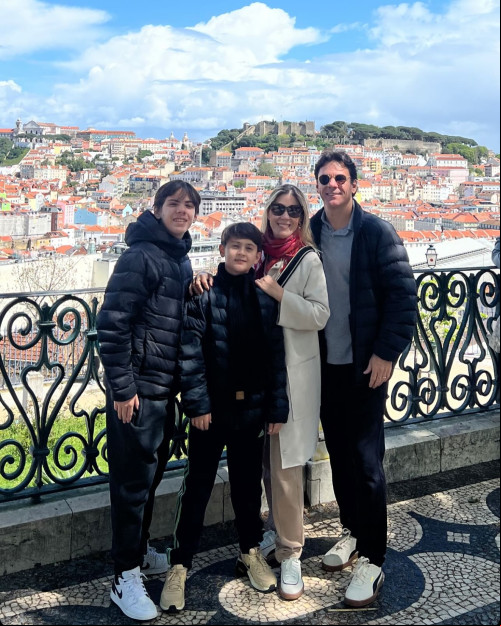 #Family - Um click dos queridos Denise Eulálio & Fernando Arruda com os filhos João Victor e Fernandinho, estão curtindo uma temporada por Portugal. Chics!!! - (Arquivo Pessoal)