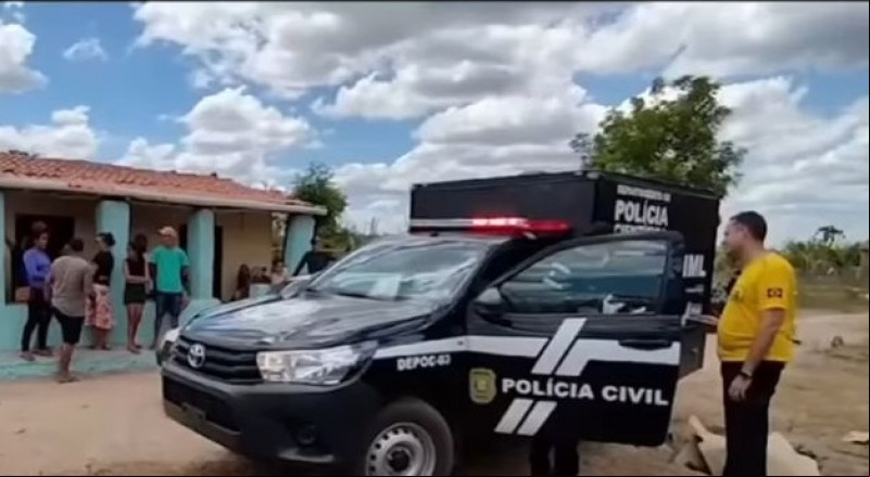 Polícia para velório e recolhe corpo de mulher após filhos notarem marcas de agressão
