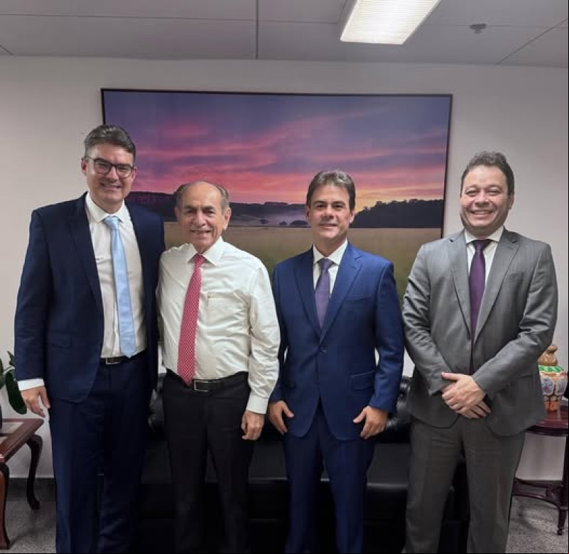 O presidente da ALEPI Severo Eulálio em Brasília com o diretor geral da ALEPI Evandro Hidd e o secretário-geral da Mesa Diretora da ALEPI Luciano Nunes Filho