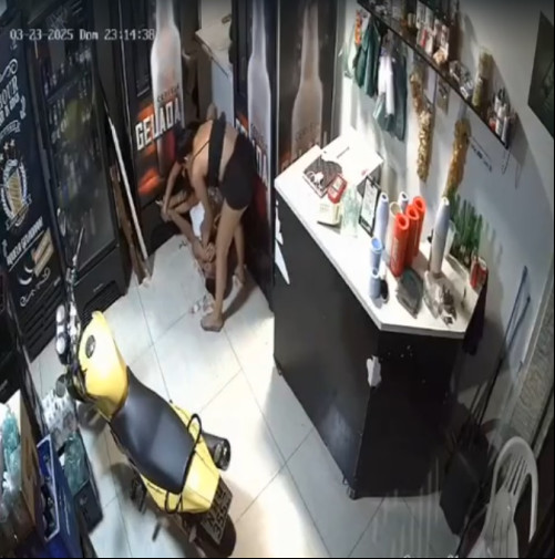Vítimas reagem a assalto em Teresina e fazem suspeito engolir pimenta - (Reprodução)