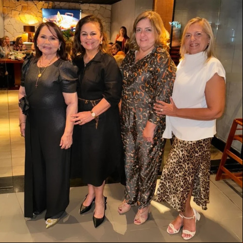 #ClosedClube - Um click das queridas Valdenê Albino, Natércia Bastos, Conceição Pádua e Fátima Garcez são as novas sócias do Closed Clube. A posse aconteceu em restaurante badalado. Chics!!! - (Divulgação)