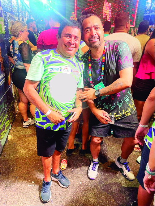 Ney Iran e este jornalista Daniel Cardoso, CURTINDO sábado animado COM AMIGOS em THE - (Daniel Cardoso)