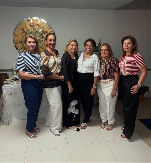 #Programa - Um click das queridas Hélida Correia Lima, Anna Aurora Silveira, Jussara Ferreira, Maria Victoria Leal e Losanne Paulo reunidas no com a aniversariante Maria Elizabeth Veras.Chics!!! - (Arquivo Pessoal)