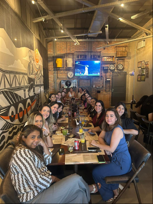 #Migs - Um click da querida Lourdes Batista com um Grupo de amigas. Enfermeiras do HUT, comemorando a Semana da Enfermagem com almoço em restaurante badalado. Chics!!! - (Arquivo Pessoal)