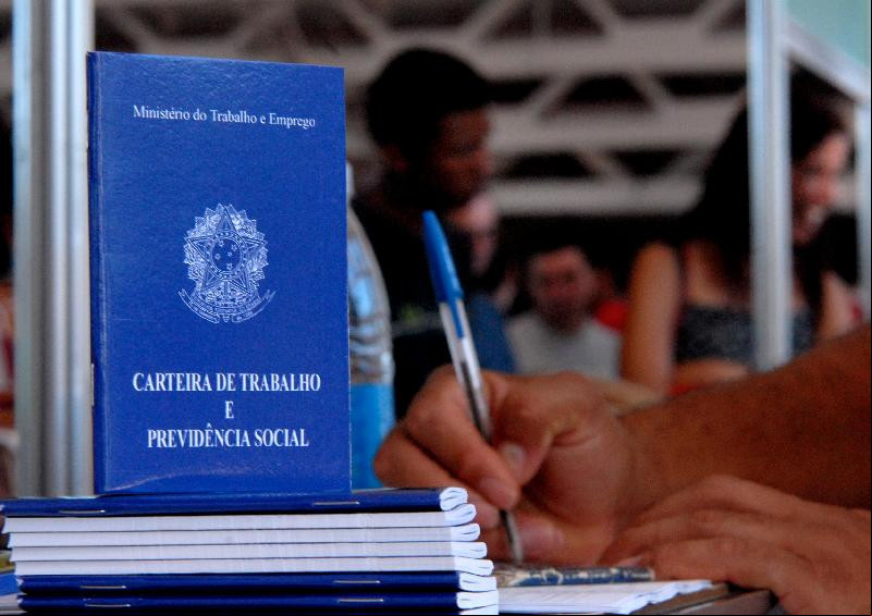 Confira as vagas de hoje 02/04 divulgadas no 'Classificados do Trabalho'