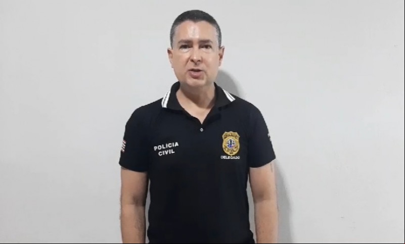 O delegado Cláudio Mendes explicou a forma como o professor agia - (Reprodução)