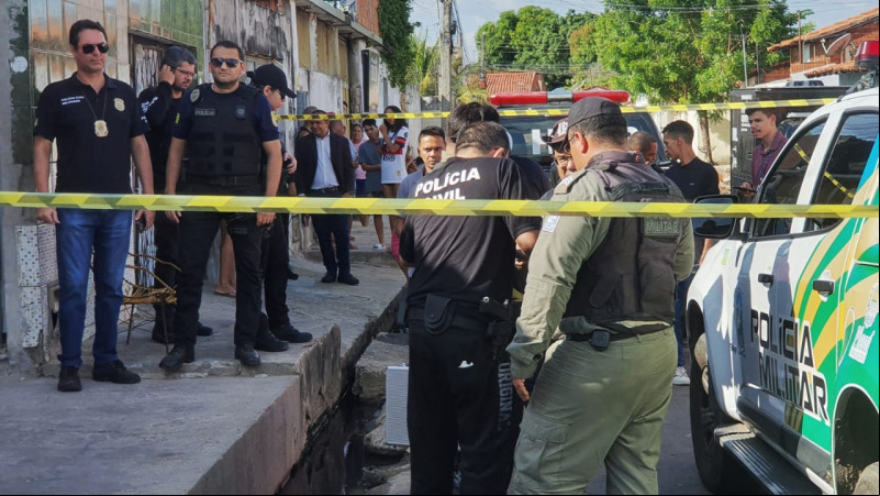 Jovem é assassinado com 10 tiros na sala de casa na zona Norte
