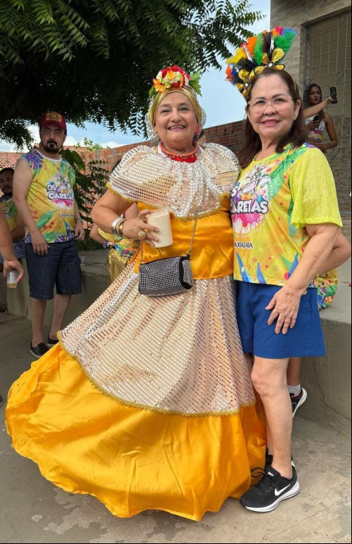 #Carnaval - Um click das queridas Katia Cristina com a empresária Valdenê Albino Curtindo o Carnaval em Caxias / Maranhão. Chics!!! - (Arquivo Pessoal)