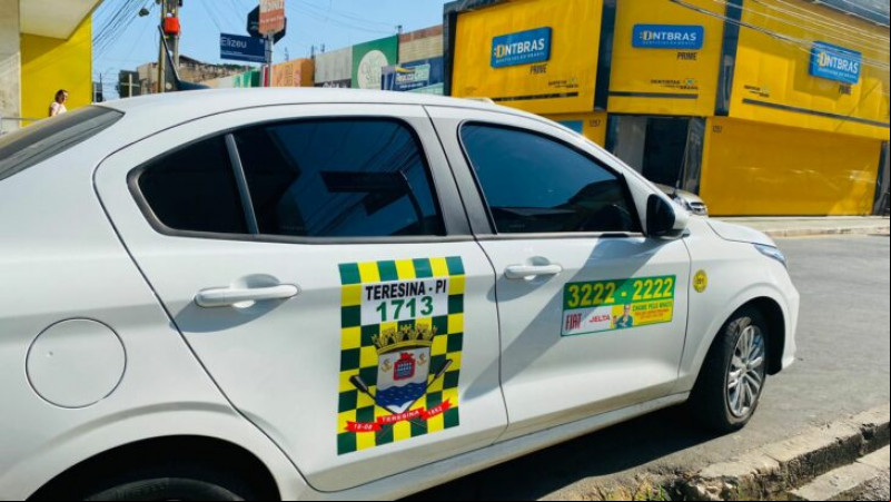 Taxistas e mototaxistas de Teresina devem comparecer à Strans para renovar cadastro - (Divulgação/CCOM)
