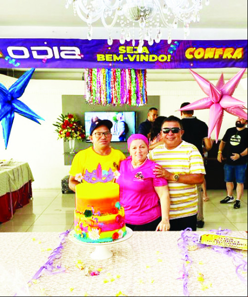 Empresária Noêmia Oliveira Machado (que servi a deliciosa feijoada)com seu esposo José Gonçalo. Noêmia há 10 anos serve a feijoada durante nossa confraternização.  - (Daniel Cardoso)