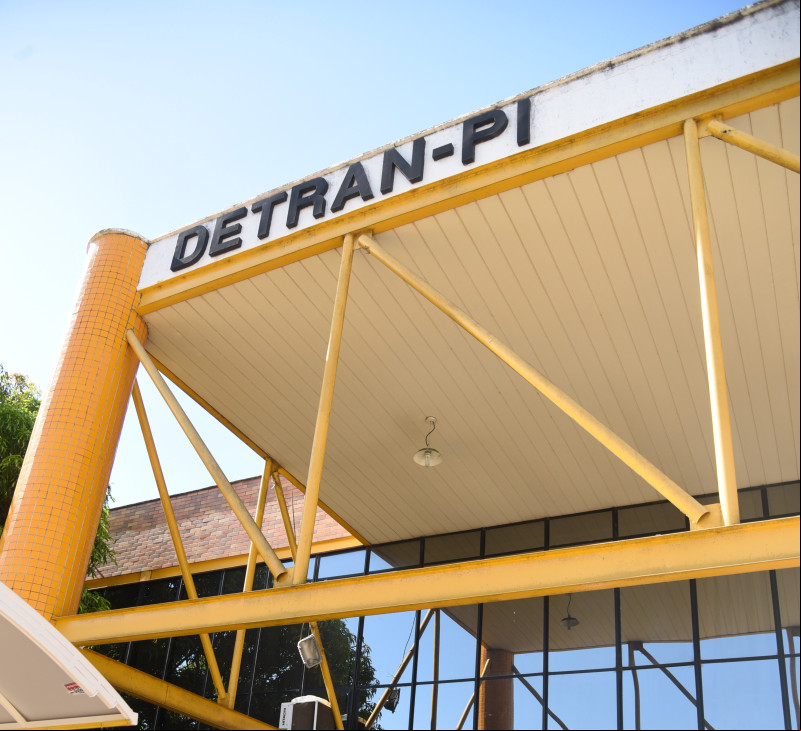 DETRAN-PI suspende exigência e fiscalização do licenciamento anual após falha em seu sistema