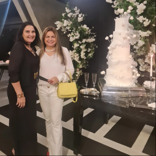 #ExpoNoivas - Um click com a querida parceira da nossa Festa de 27 Anos da LUCIENNE EM REVISTA - Bolo & Café - by Micaela Fonseca - Confeitaria Trigart Gourmet -. Chics!!! - (Luciêne Sampaio)