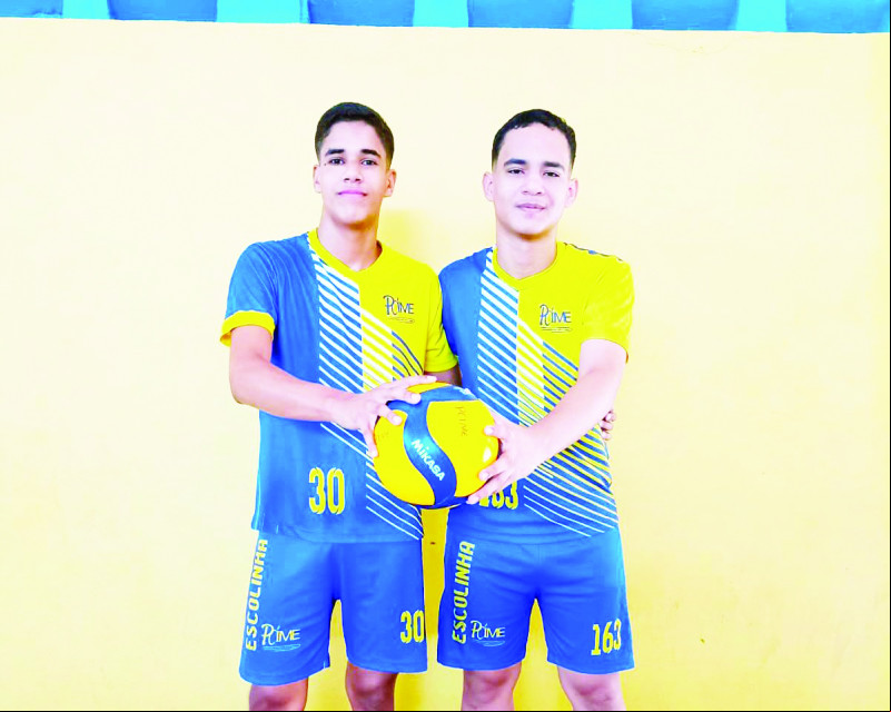 Jovens atletas unionenses, da Seleção Piauiense de Vôlei Sub-16 masculina, José Willian Santiago (filho do casal Marcílio Neves e Joseni Santiago) e Apollo Cruz (filho do casal Marcelo Cruz e Diana Rocha) estão em Rio Branco - Acre competiNDO no Brasileiro de Vôlei. - (Arquivo Pessoal)