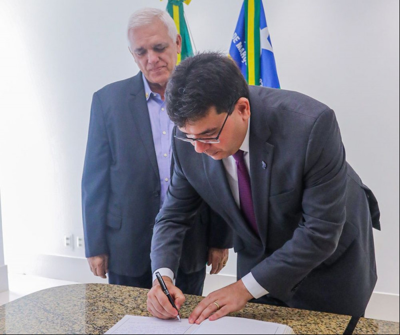 Rafael Fonteles transmite cargo para Themístocles e segue para viagem internacional