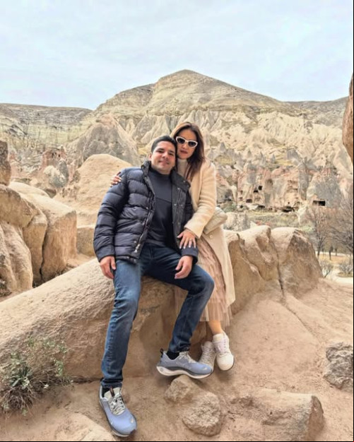 Parabéns para a arquiteta e empresária Júlia Tajra Sobral!!! Comemora a data com o esposo, o diretor-geral do DER Leonardo Sobral, em família. Chics!!! - (Arquivo Pessoal)
