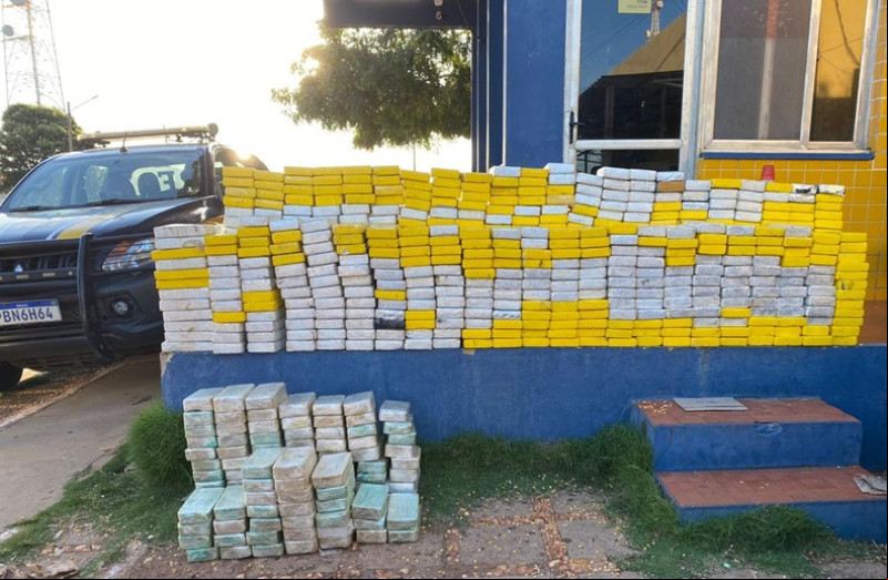 Tabletes de substância análoga a cocaína apreendidos em Picos. - (Divulgação / PRF)