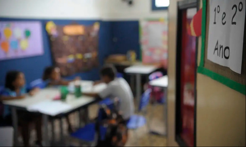 Piso salarial para técnicos da educação é aprovado em comissão; entenda