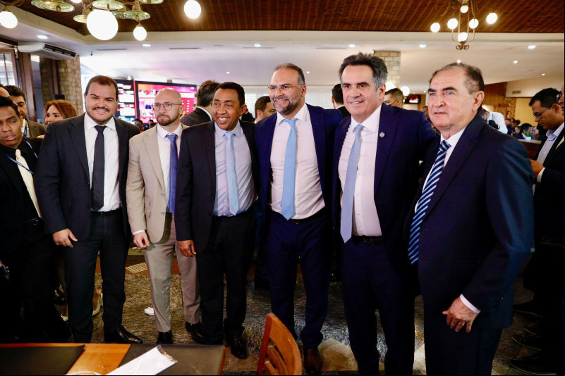 Ciro Nogueira reúne mais de 500 pessoas, sendo cerca de 150 prefeitos piauienses, em Brasília
