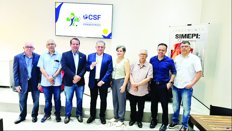 SIMEPI entrega medalha de honra ao mérito médico José de Alencar Costa para deputado federal Flávio Nogueira que também foi presidente do Sindicato! - (Arquivo Pessoal)