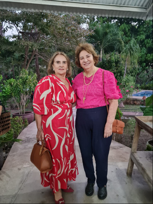 Hoje (30) as queridas sócias do Clube do Chá reuniram-se em grande estilo para degustarem um Café Colonial. Chics!!! - (Lucêne Sampaio)