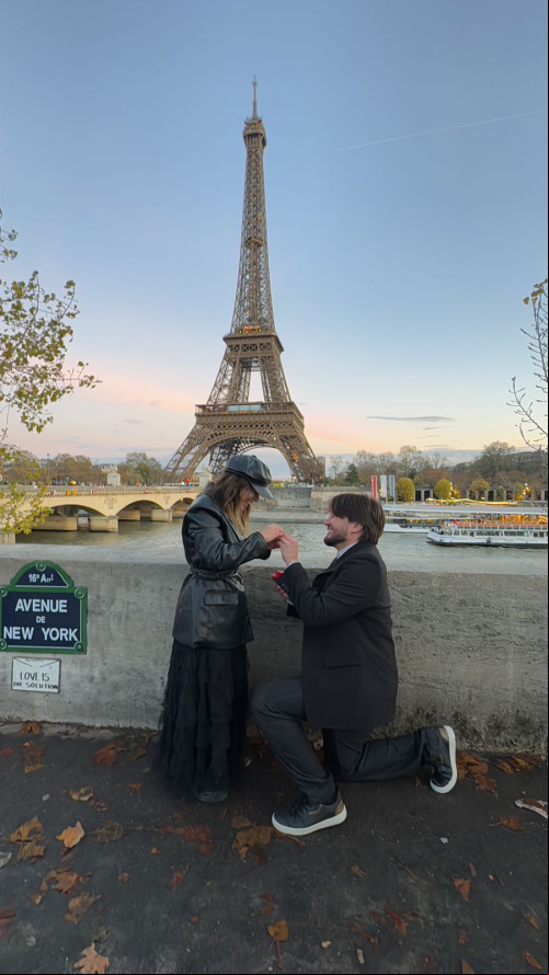 #Noivos - Um click do Engenheiro Civil - Ruan Vitor Bandeira e a odontóloga Ana Elisa Leite, que ficaram noivos em Paris / , onde a noiva foi pedida em casamento em grande estilo. Chics!!! - (Arquivo Pessoal)
