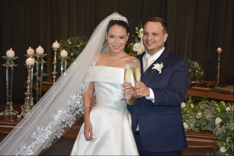 #OSIM - Um click dos queridos Átalo Junior &  Maria Eugênia Almeida, que disseram SIM ao amor em grande na noite de 31/05/2025 com cerimônia na Capela Mater Dolorosa (Instituto Dom Barreto), após os noivos receberam os cumprimentos no Buffet Splendore na Rua Cinegrafista Marques, 686 - Fátima. Chics!!! - (Magal Santos)