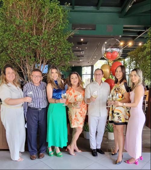 #26 Anos - Comemoramos em grande estilo o meu aniversário e os 26 Anos da LUCIENNE EM REVISTA & 26 Anos de Colunista Social. Na foto de Tibério Hélio & equipe Adriana Araújo, Henrique César, Simone Castro, Darnel Brito, Sandro Abrantes, Ludimilla Santana e Luana Pessoa Vilela. Chics!!! - (Tibério Hélio)