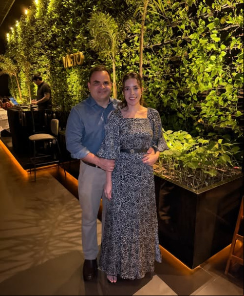 #Family - O cardiologista Parabéns pra Edemir Carvalho Júnior - 45 anos de vida (2/1)!!! Comemorou a data em restaurante badalado com a sua esposa Naiana Cronemberger Carvalho, e os seus pais Lina Rosa Lira e Edemir Carvalho. Chics!!! - (Arquivo Pessoal)