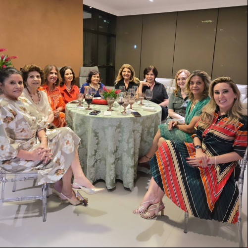 #Reunião - Um click das queridas sócias e convidadas da reunião @granfclub realizada na belíssima residência da anfitriã - by @msocorrobc com @joicefviananunes @taniamiranda08 @marcia58 @marlucia @robertarocha40 @verallsantos @giselapxvieira @anapaula_bramalho @yrlaresendecastro @savinamagalha, etc. Chics!!! - (Luciêne Sampaio)