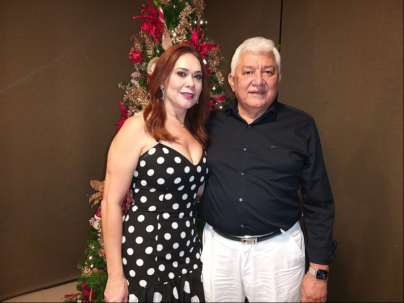 Parabéns para o aniversariante de hoje (19); Valmir Miranda!!! Um click do aniversariante com a sua esposa Tânia Miranda. Chics!!! - (Luciêne Sampaio)