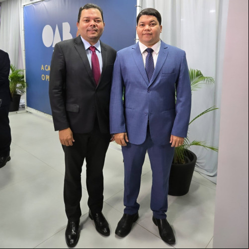 #Café da Manhã - O presidente da @oabpiaui - by Raimundo Júnior realizou um Café da Manhã para jornalistas em comemoração aos 93 Anos da OAB no Estado. Um click dos irmãos Daniel Eufrásio e Roberto César. Chics!!!   - (Luciêne Sampaio)