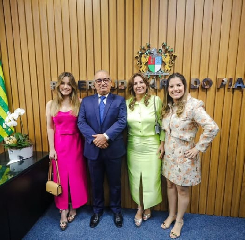 Parabéns para primeira-dama do Tribunal de Justiça do Estado do  Piauí - Kacianny Belo Nogueira (14/5) comemorou a data com a família reunida