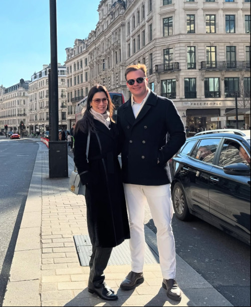 #Viagem - Um click do advogado Eduardo Uchôa (5/3)!!! Comorou a data em Londres com sua belíssima esposa Marcela Coelho. Chics!!! - (Arquivo Pessoal)