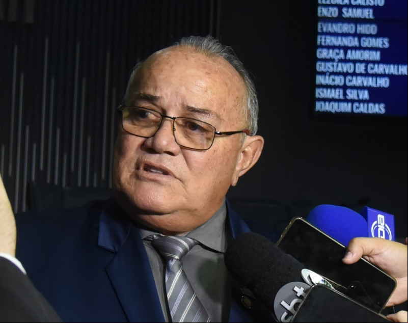 Antônio José Lira durante entrevista nesta terça - (Assis Fernandes / O DIA)