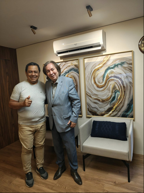 #DiadeVisita - Um click dos queridos amigos Miro Silva e o ministro João Henrique de Almeida Sousa, em #DiadeVisita no seu escritório em Teresina. Chics!!! - (Arquivo Pessoal)